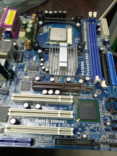 Лот: 17818710. Фото: 1. Asrock p4i65g+процессор читать... Материнские платы