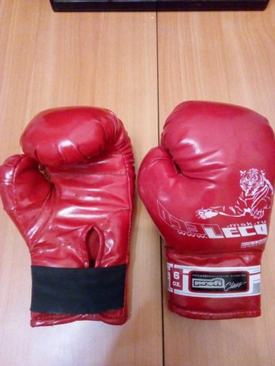 Лот: 16020979. Фото: 1. Тренировочные боксёрские перчатки... Груши, мешки