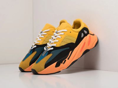 Лот: 17864579. Фото: 1. Кроссовки Adidas Yeezy Boost 700. Кеды, кроссовки, слипоны