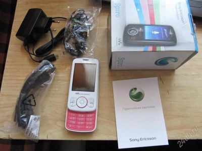 Лот: 1393264. Фото: 1. sony ericsson w100i spiro новогодняя... Кнопочные мобильные телефоны