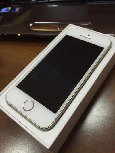 Лот: 7472803. Фото: 1. Iphone 5s 16 gb gold не включаетя. Смартфоны
