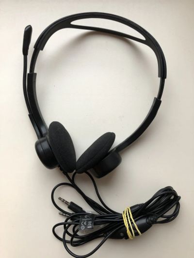 Лот: 24312964. Фото: 1. Проводные науники + микрофон Logitech... Наушники, гарнитуры