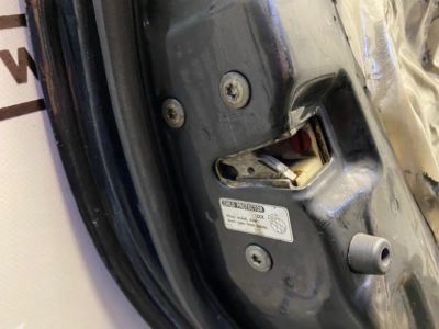 Лот: 21713643. Фото: 1. замок двери Toyota Avensis ST220. Двигатель и элементы двигателя