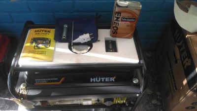 Лот: 10175884. Фото: 1. Бензогенератор Huter DY3000L. Другое (садовый инструмент и инвентарь)