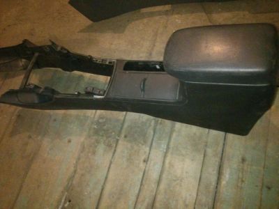 Лот: 10738960. Фото: 1. Подлокотник бардачок Toyota Fielder... Салон