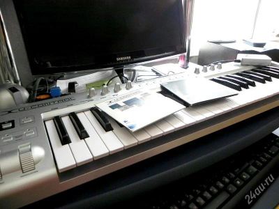 Лот: 1245764. Фото: 1. midi клавиатура behringer umx... Клавишные