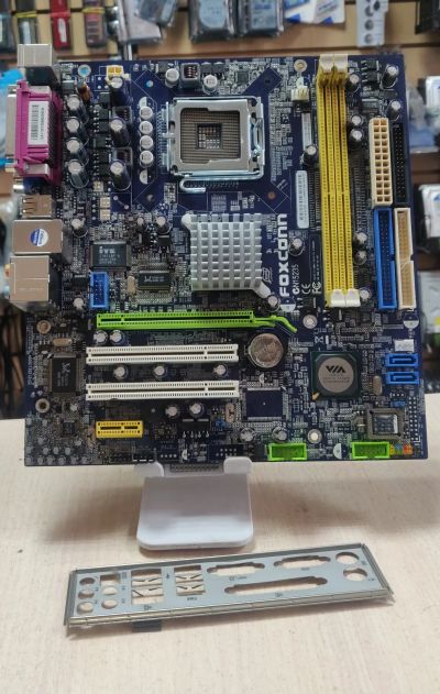 Лот: 20729838. Фото: 1. Мат. плата Foxconn p4m9007mb/LGA775... Материнские платы