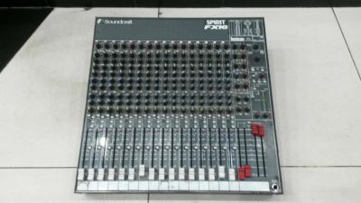 Лот: 15505656. Фото: 1. Микшерный пульт Soundcraft Spirit... Микшеры, предусилители, микрофонные эффекты