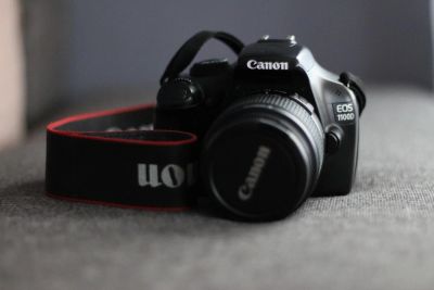 Лот: 4592515. Фото: 1. Фотоаппарат Canon EOS 1100D -... Цифровые зеркальные