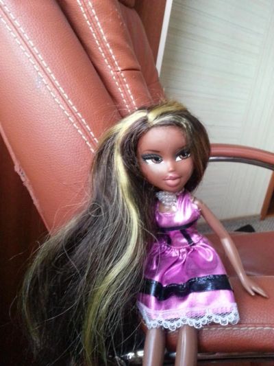 Лот: 6596575. Фото: 1. Куколка Bratz + одежда и аксессуары. Куклы и аксессуары