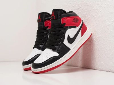 Лот: 20278337. Фото: 1. Кроссовки Nike Air Jordan 1 Mid... Кеды, кроссовки, слипоны