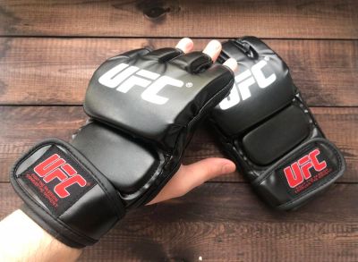 Лот: 8738799. Фото: 1. Перчатки UFC Black. Одежда для боевых искусств