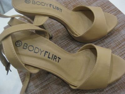 Лот: 9539370. Фото: 1. продам босоножки Новые р.37 BodyFlirt. Босоножки