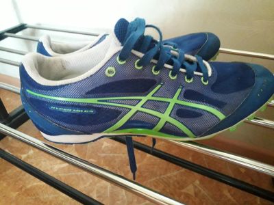 Лот: 11444614. Фото: 1. Продан. Ждет ставку.Бутсы ASICS... Другое (обмундирование и экипировка)