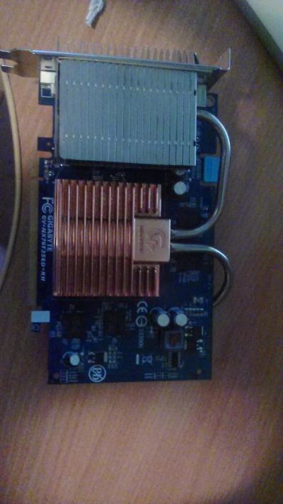 Лот: 4827075. Фото: 1. Видеокарта GeForce 7600GT от Gigabyte... Видеокарты