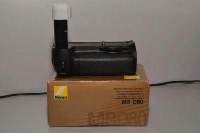 Лот: 7249079. Фото: 1. Батарейный блок Nikon MB-D80... Батарейные блоки, ручки