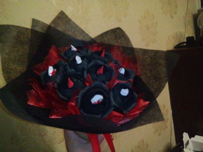 Лот: 8465466. Фото: 1. готический букет из чёрных роз... Букеты из конфет, игрушек