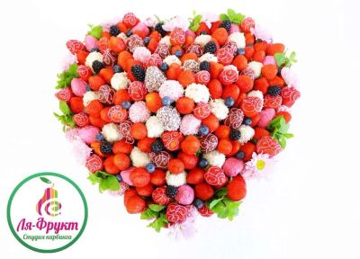 Лот: 15834981. Фото: 1. Сердце из Клубники &quot;Люкс... Букеты из конфет, игрушек