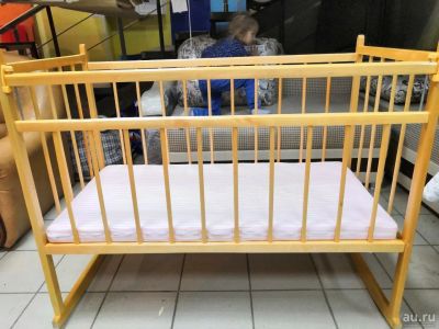 Лот: 13620744. Фото: 1. кроватка качалка с матрасиком... Детские кровати и кроватки
