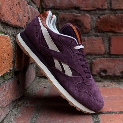 Лот: 4075214. Фото: 1. Кроссовки Reebok CL Leather suede... Кеды, кроссовки, слипоны