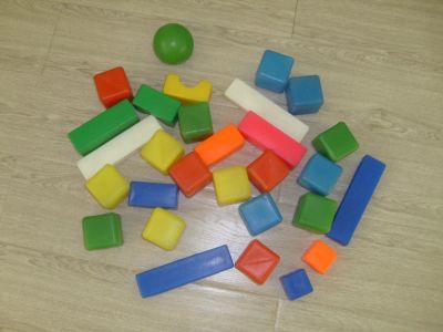 Лот: 6935076. Фото: 1. Кубики разноцветные. Конструкторы