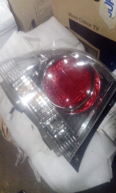 Лот: 15086055. Фото: 1. Задний левый фонарь Toyota Altezza. Оптика и освещение