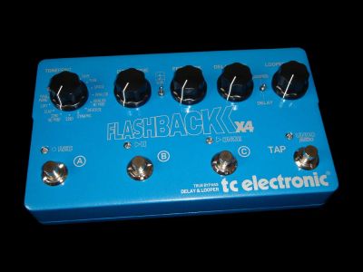 Лот: 2278323. Фото: 1. TC Electronic Flashback X4. Гитарные эффекты и комбоусилители