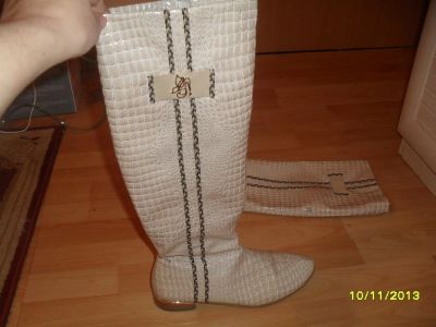 Лот: 3381825. Фото: 1. демисезонные лаковые сапожки 40р. Сапоги