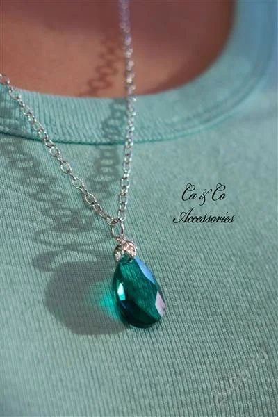 Лот: 2933549. Фото: 1. Подвеска "Emerald drop". Бижутерия ручной работы