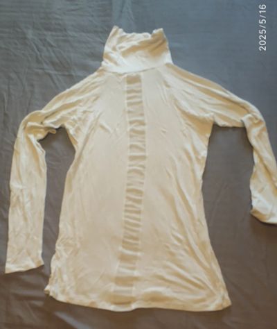 Лот: 25384013. Фото: 1. Водолазка (2 шт.) 44 р-р б/у. Блузы, рубашки, водолазки