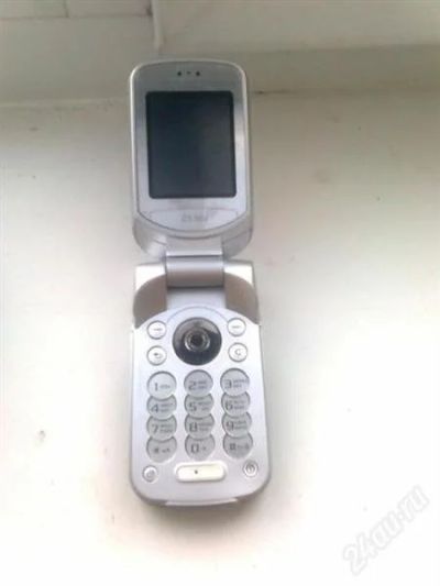 Лот: 1077121. Фото: 1. Sony ericsson z530i. Кнопочные мобильные телефоны
