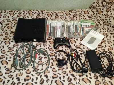 Лот: 9347007. Фото: 1. XBOX 360 Slim 250Gb Прошит 21диск. Игровые приставки, консоли