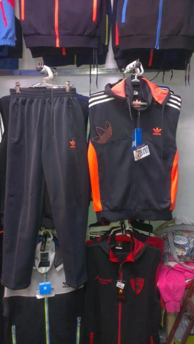 Лот: 7790490. Фото: 1. Костюм спортивный adidas3. Спортивные костюмы