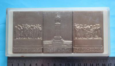 Лот: 9525366. Фото: 1. Триптих, 3 настольные медалии... Сувенирные