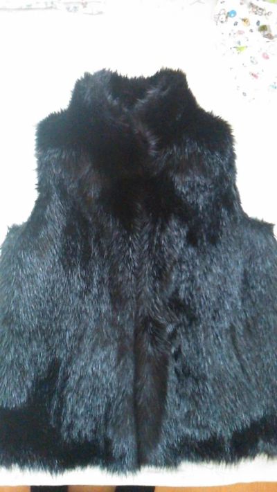 Лот: 4525389. Фото: 1. Меховая жилетка. Верхняя одежда