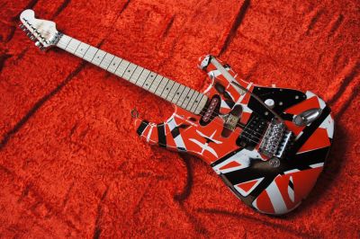 Лот: 2987799. Фото: 1. Электрогитара Eddie Van Halen... Гитары