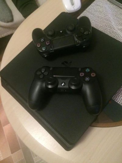 Лот: 11007246. Фото: 1. Игровая приставка Sony PS4 slim... Игровые приставки, консоли