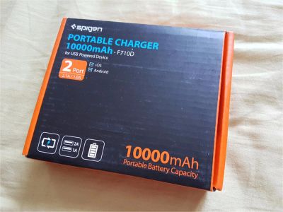 Лот: 9952921. Фото: 1. 10,000 мАч Spigen F710D (павер... Внешние, портативные аккумуляторы для смартфонов (Power bank)