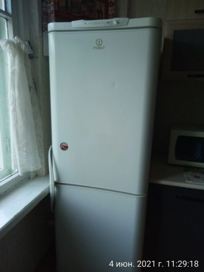 Лот: 17722486. Фото: 1. Indesit C132G.016. Холодильники, морозильные камеры