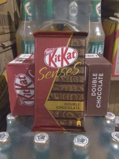 Лот: 17451634. Фото: 1. KitKat Senses молочный и темный... Другое (кондитерские изделия, конфеты)