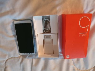Лот: 16252774. Фото: 1. Redmi 5 белый. Смартфоны