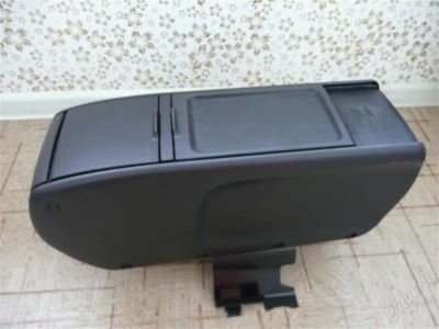 Лот: 2059621. Фото: 1. Бардачок TOYOTA WISH. Салон