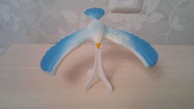 Лот: 6290676. Фото: 1. Птица на подставке. Другое (сувениры, подарки)