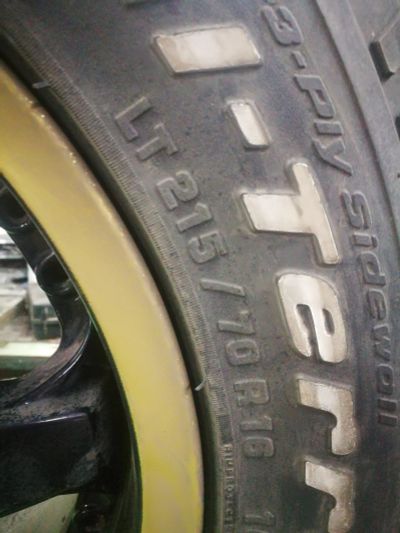 Лот: 12096528. Фото: 1. Колеса Bfgoodrich 215/70r16. Шины на дисках