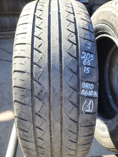 Лот: 23518339. Фото: 1. 1шт 205-65-15 Bridgestone B650AQ. Шины