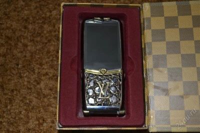 Лот: 2351730. Фото: 1. Louis Vuitton с рубляя! халяваааа... Кнопочные мобильные телефоны