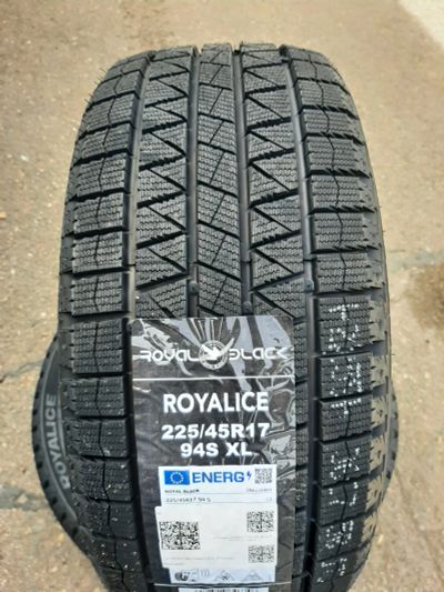 Лот: 25897279. Фото: 1. 225/45 R17 94S Royal Black Ice... Шины