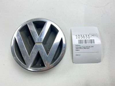 Лот: 24930669. Фото: 1. Эмблема Volkswagen Passat 1997... Двигатель и элементы двигателя