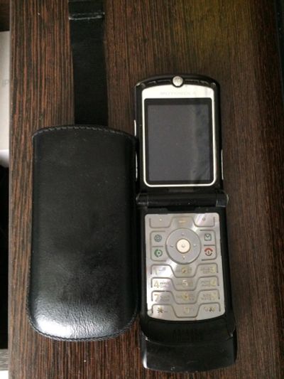Лот: 11590125. Фото: 1. Motorola RAZR V3 BLACK. Кнопочные мобильные телефоны