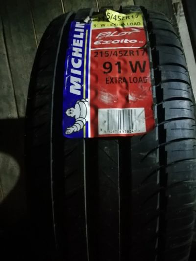Лот: 13216157. Фото: 1. Шины 215/45 R17 Michelin. Шины